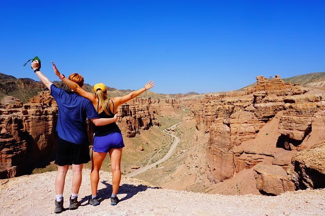 4-Day Altyn Emel Park + Kolsai & Kaindy Lakes + Charyn Canyon jeep-tour - Guest Houses and Meals: The Comfort Part You’ll Actually Miss If It’s Not There