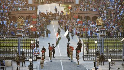 Amritsar: Full-Day Private Sightseeing Tour w/ Wagah Border - Entering the Golden Temple: sarovar walks and langar reality