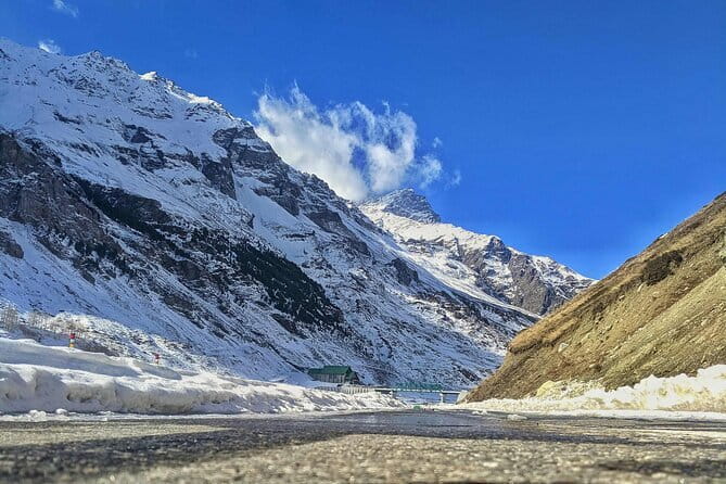 Atal Tunnel Sightseeing Tour Covering Sissu & Solang Valley - Entering the Atal Tunnel: Engineering at Over 3,000 Meters