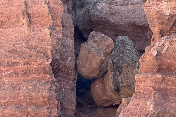Charyn Canyon and Black Canyon 1 Day Private Tour - Black Canyon After Charyn: Two Looks, One Big Day