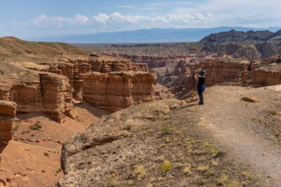 Charyn canyon, Kolsai lake, Kaindy lake 2 Days - Entering Charyn Canyon: desert canyon drama plus a calm hike break