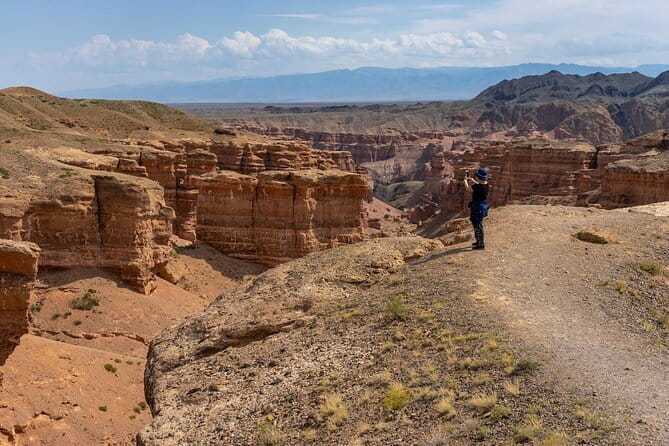 Charyn canyon, Kolsai lake, Kaindy lake 2 Days - Entering Charyn Canyon: desert canyon drama plus a calm hike break