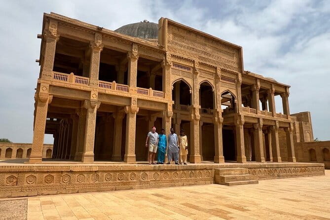 Day Tour in Karachi Unesco Heritage - Lunch and high tea: included comfort food, not an afterthought