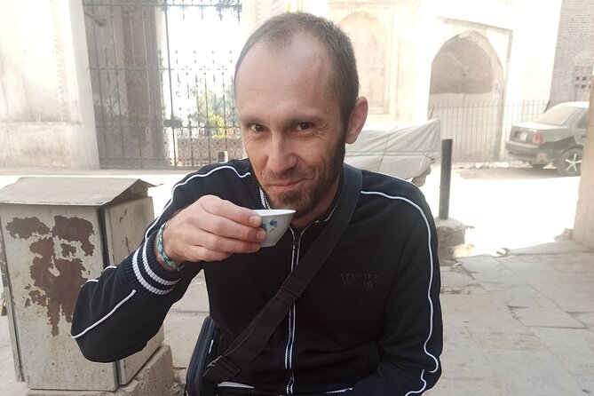 Discover Peshawar Full Day Guided Tour from Islamabad - Qissa Khawani Bazaar and Chowk Yadgar: stories in public spaces