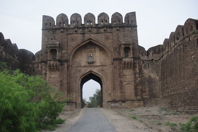 From Islamabad: Full Day Rohtas Fort (UNESCO Heritage Sight ) Guided Trip - Walking the fort: what to focus on inside the walls