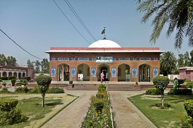 Heer Ranjha Tomb & Jhang City Pvt Guided & All-Incl. 1-day Tour - Heer and Ranjha’s Tomb: romance lore you can walk right up to