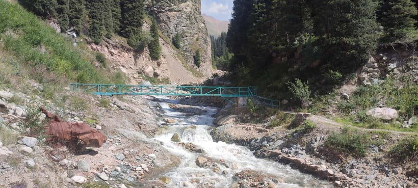 Hiking to the magical Big Almaty Lake - Medeo and Shymbulak Views: The City-to-Mountain Contrast