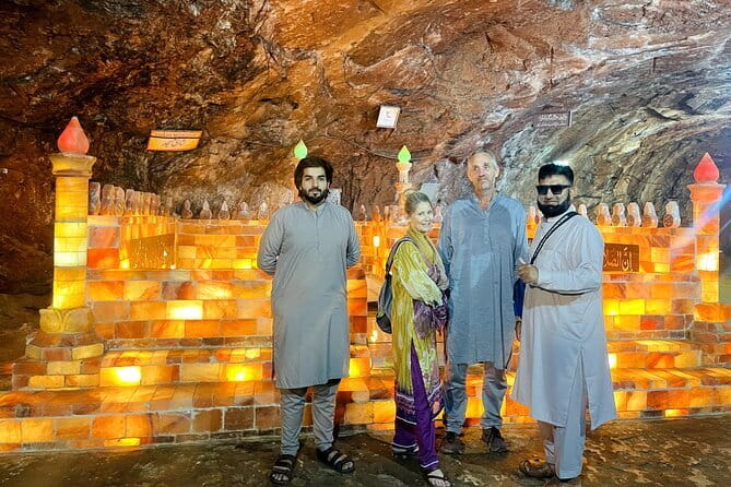 Katas Raj Temple and Khewra Salt Mines in Kalar Kahar Day Tour - How this day tour fits together (and why it’s a smart use of time)