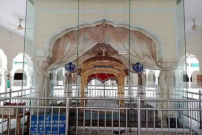 Katas Raj Temple and Khewra Salt Mines in Kalar Kahar Day Tour - Stop 3: Kallar Kahar (2 hours, free admission) as your local reset