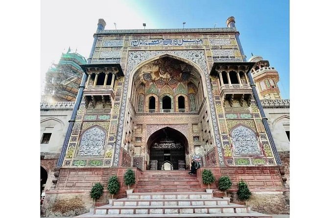 Lahore Heritage Private Day Tour - Muhammad Iqbal’s Tomb and Minar-e-Pakistan: national story beats