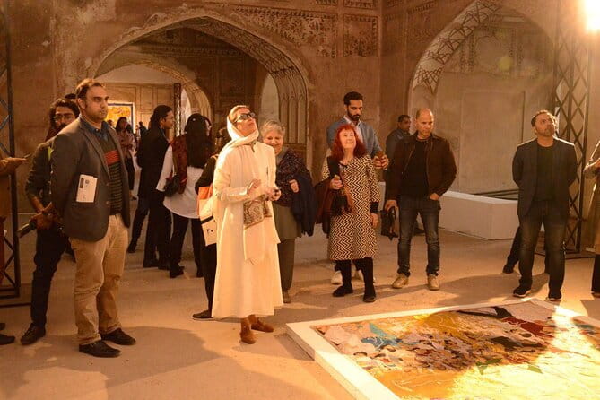 Private Tour: Lahore Full Day Customized Guided Trip - Entering Lahore’s Mughal spotlight: Badshahi Masjid and Masjid Wazir Khan