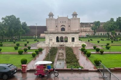 Rangeela Rickshaw Walled City Lahore Guided Tour - Meeting point at Delhi Gate: how to start clean and easy
