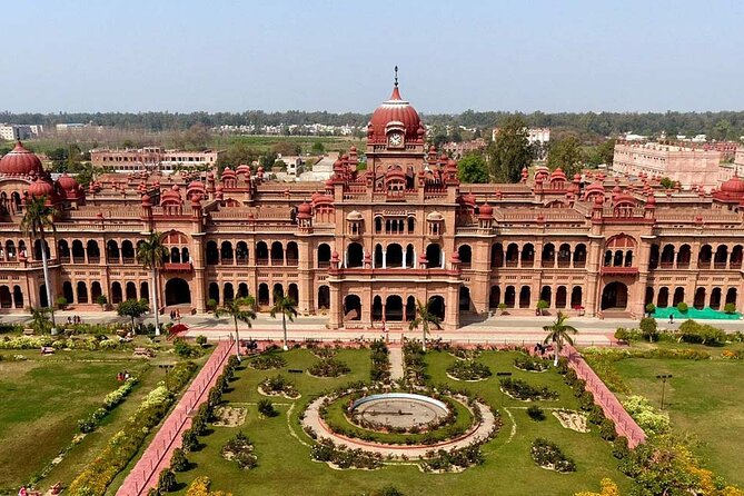 Real Amritsar : Full Day Tour with Wagah Border and Heritage Walk - Golden Temple: paying obeisance and eating in Langar Hall
