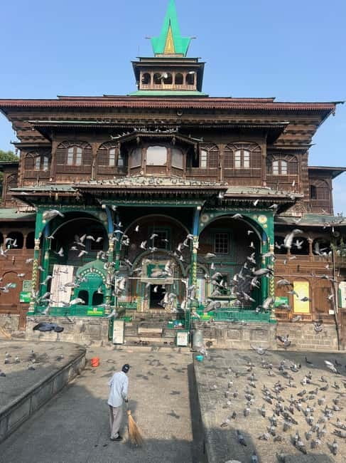 Srinagar Old City Heritage Walking Tour with Kahwa Tea - Why This Srinagar Old City Walk Feels Different