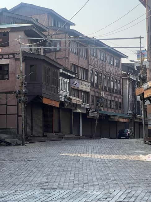 Srinagar Old City Heritage Walking Tour with Kahwa Tea - Kahwa Tea Break: More Than a Snack Stop