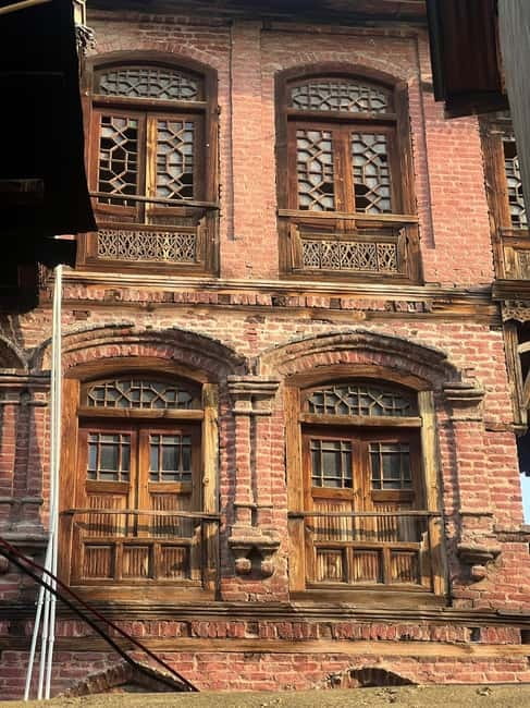 Srinagar Old City Heritage Walking Tour with Kahwa Tea - Small Group Pace and Guide Style (Max 10 People)