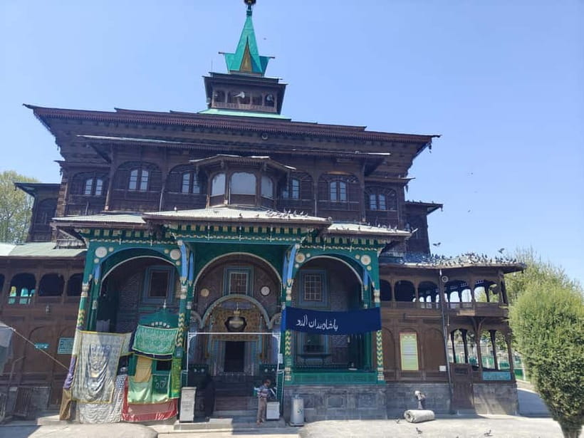 Srinagar: Private Old City and Mughal Gardens Guided Tour - Badamwari Arts & Crafts Market and Craft Workshops