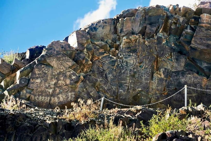 Tanbaly Gorge: Ancient Petroglyphs UNESCO Site Day Tour - Tanbaly Gorge: what makes this UNESCO petroglyph site different