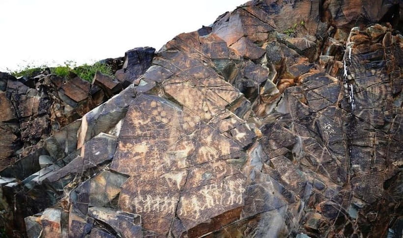 Tanbaly Gorge: Ancient Petroglyphs UNESCO Site Day Tour - Logistics and pace: where this tour might feel like work